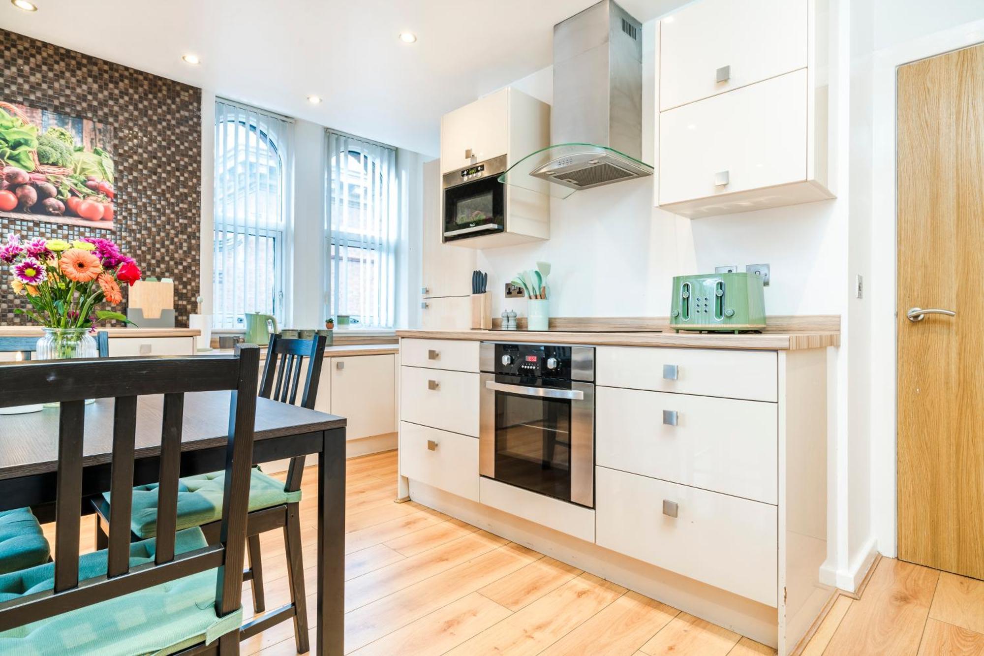 Cavern Quarters, Beautiful Two Bedroom City Centre Apartment By Garudy Serviced Apartments And Short Lets - Perfect For Longer Stays Liverpool Eksteriør bilde